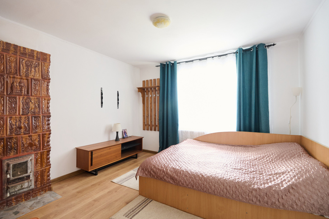 Casa de vacanta sau pensiune in Dâmbovicioara 5 camere, 5 bai, 6412 mp teren
