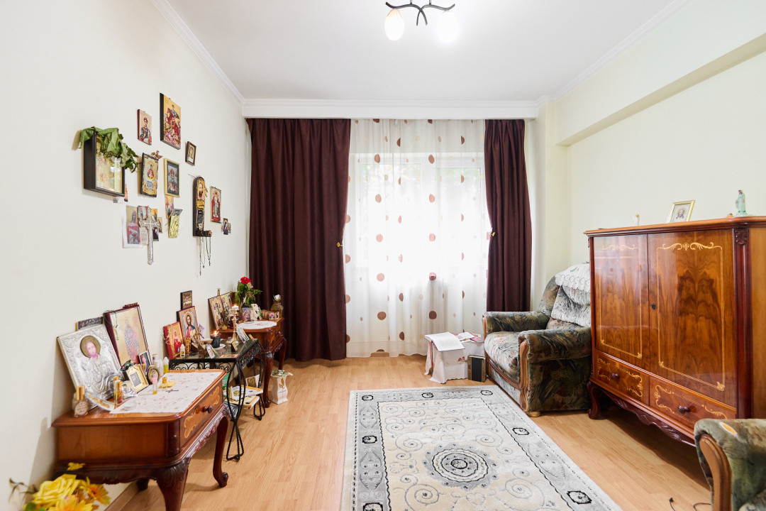 Apartament decomandat  4 camere -  etaj intermediar - Cartier Nord 