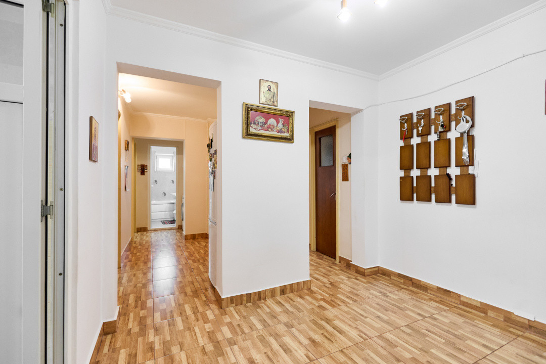 Apartament decomandat  4 camere -  etaj intermediar - Cartier Nord 