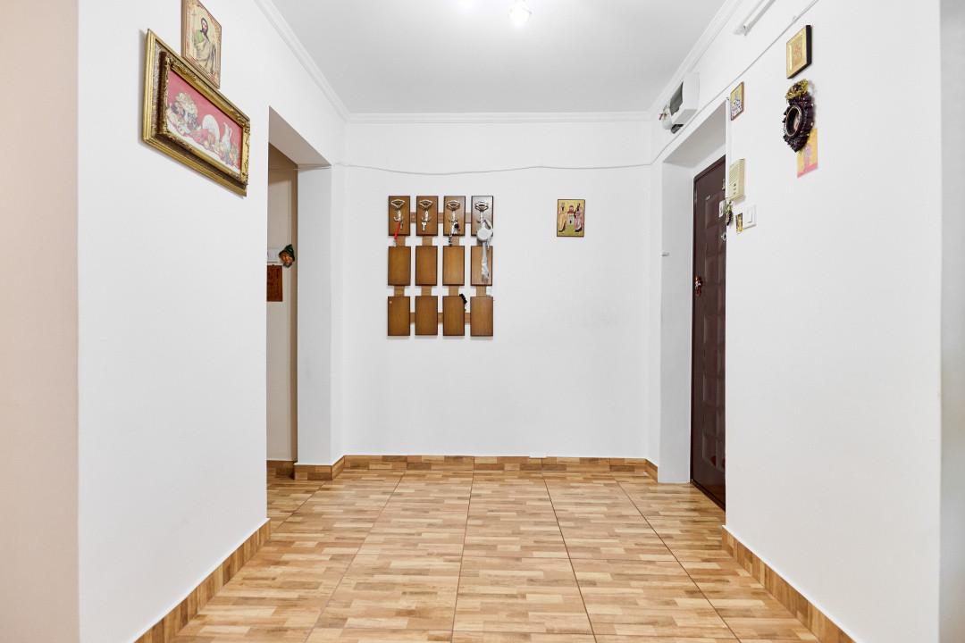 Apartament decomandat  4 camere -  etaj intermediar - Cartier Nord 