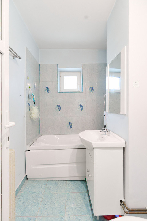 Apartament decomandat  4 camere -  etaj intermediar - Cartier Nord 