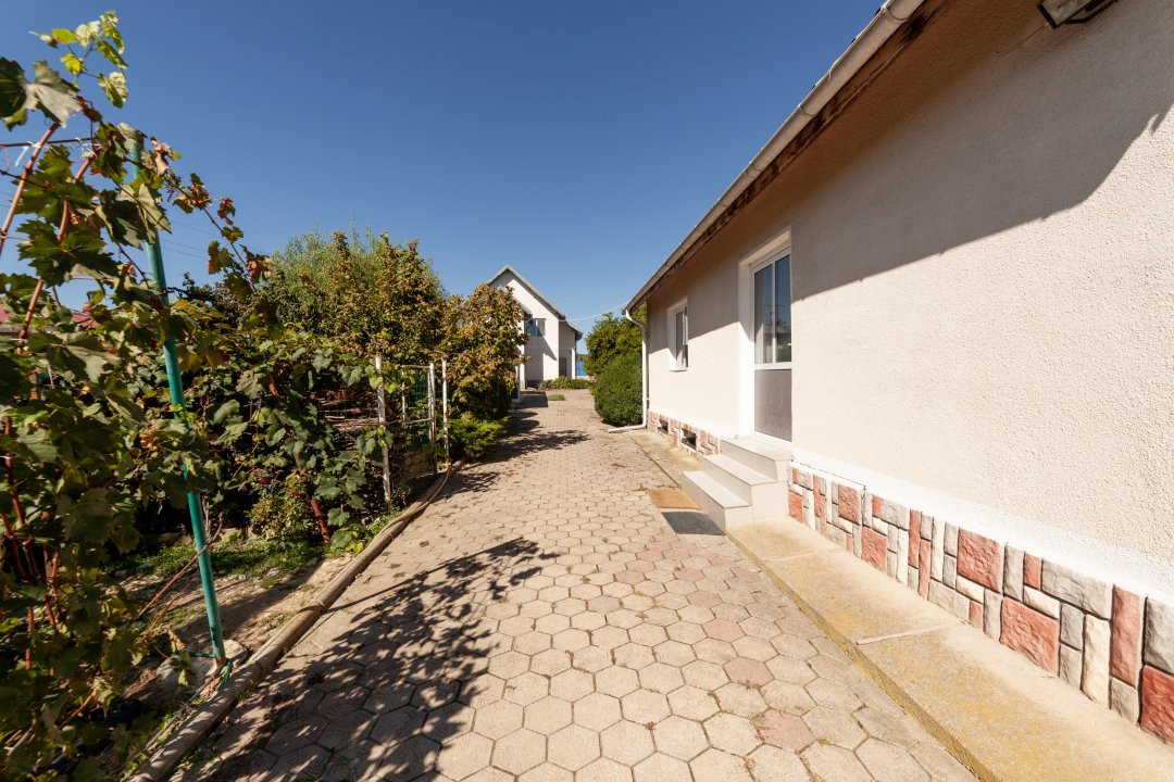 Casa visurilor cu 4000 mp livada roditoare si gradina Darmanesti-Arges