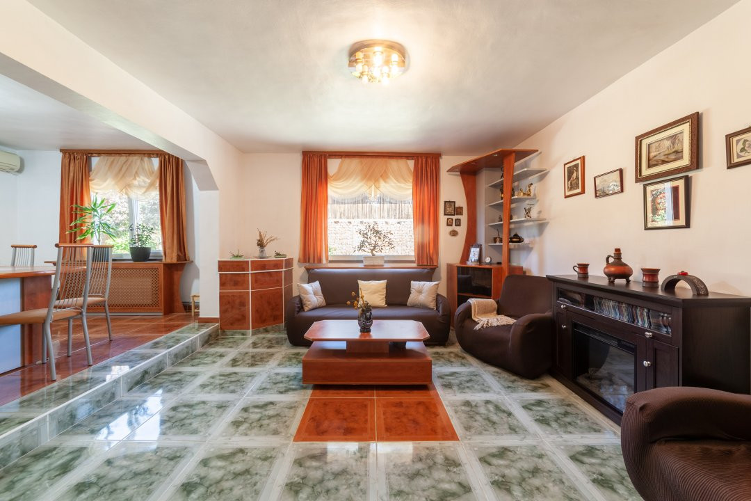 Casa visurilor cu 4000 mp livada roditoare si gradina Darmanesti-Arges