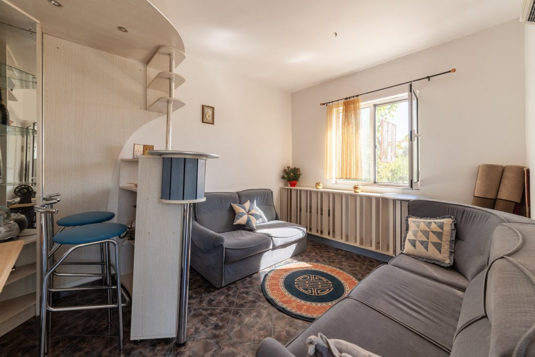 Casa visurilor cu 4000 mp livada roditoare si gradina Darmanesti-Arges