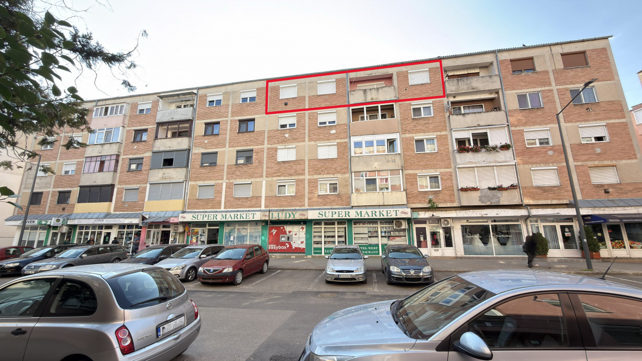 Apartament 4 camere Etaj IV, MV1, Zona Ludy - Str. Regele Ferdinand I - Carei