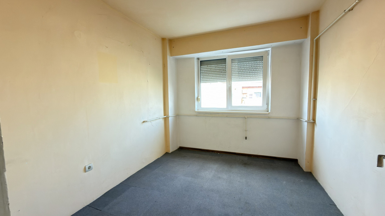 Apartament 4 camere Etaj IV, MV1, Zona Ludy - Str. Regele Ferdinand I - Carei