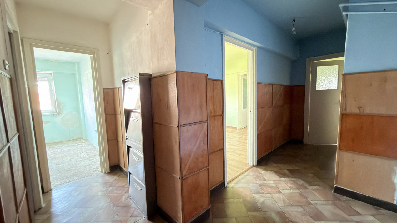 Apartament 4 camere Etaj IV, MV1, Zona Ludy - Str. Regele Ferdinand I - Carei