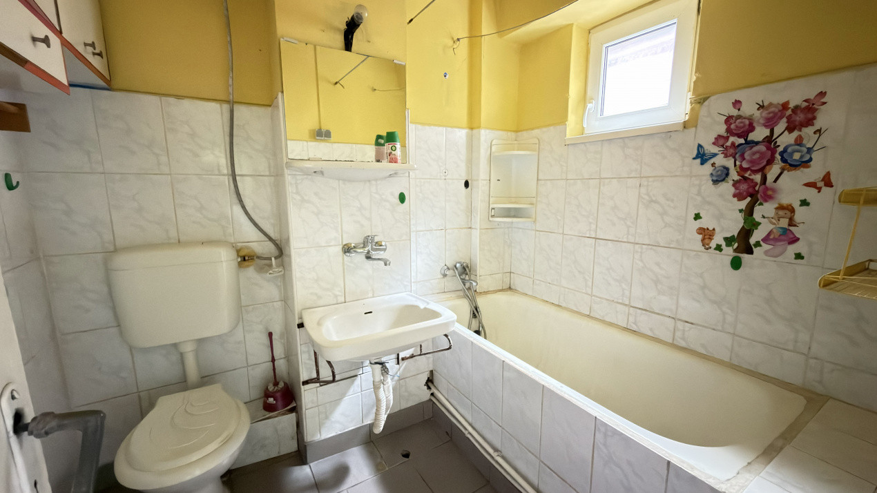 Apartament 4 camere Etaj IV, MV1, Zona Ludy - Str. Regele Ferdinand I - Carei