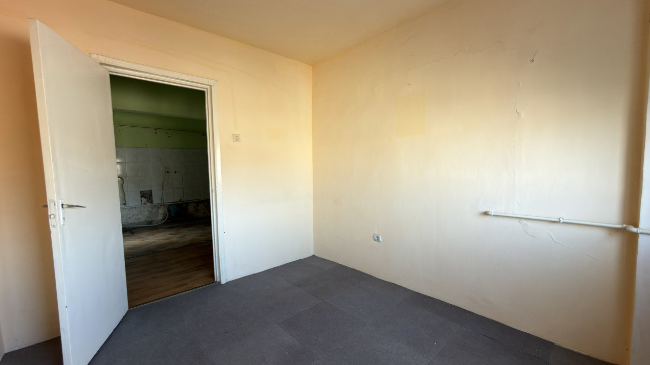 Apartament 4 camere Etaj IV, MV1, Zona Ludy - Str. Regele Ferdinand I - Carei