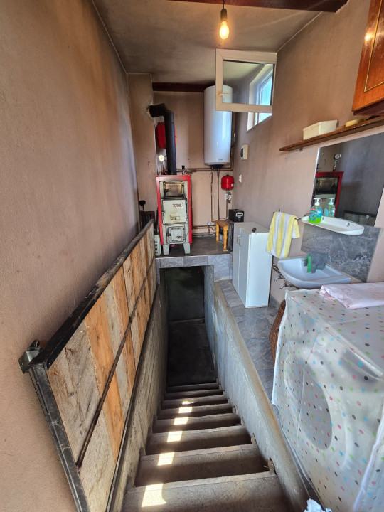  Casă de vânzare  în Lazuri, la 8 km de Satu Mare.