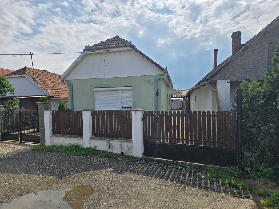  Casă de vânzare  în Lazuri, la 8 km de Satu Mare.