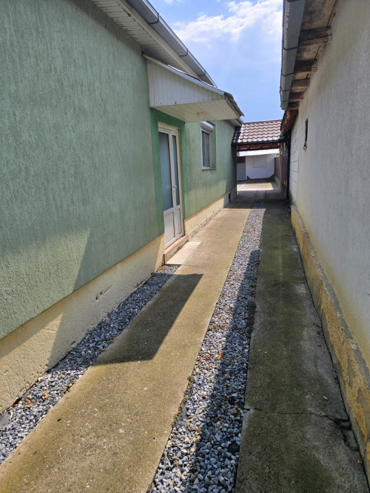  Casă de vânzare  în Lazuri, la 8 km de Satu Mare.