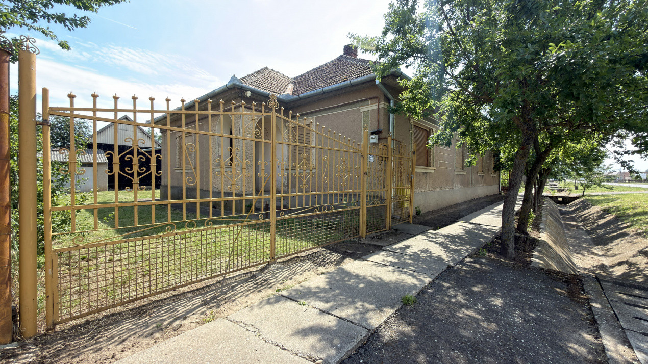 Casă 4 camere, Teren 1955 mp Str. Vezendiului Nr. 366 - Loc. Petrești, Satu Mare