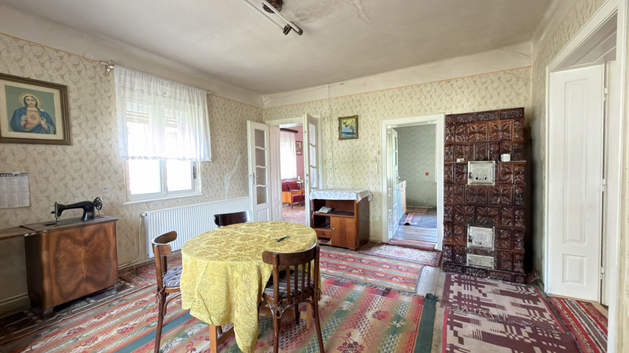 Casă 4 camere, Teren 1955 mp Str. Vezendiului Nr. 366 - Loc. Petrești, Satu Mare