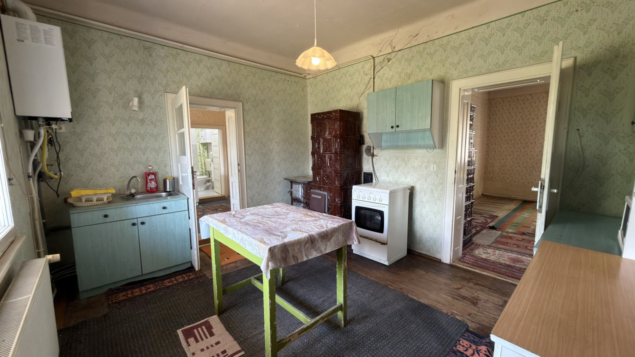 Casă 4 camere, Teren 1955 mp Str. Vezendiului Nr. 366 - Loc. Petrești, Satu Mare