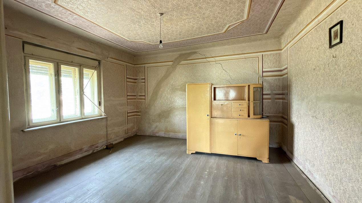 Casă 4 camere, Teren 1955 mp Str. Vezendiului Nr. 366 - Loc. Petrești, Satu Mare