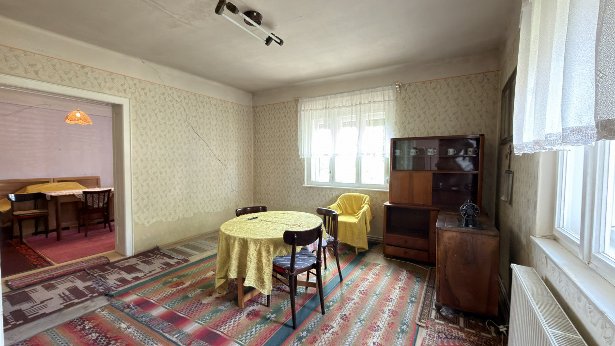 Casă 4 camere, Teren 1955 mp Str. Vezendiului Nr. 366 - Loc. Petrești, Satu Mare