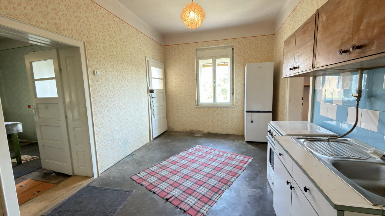 Casă 4 camere, Teren 1955 mp Str. Vezendiului Nr. 366 - Loc. Petrești, Satu Mare