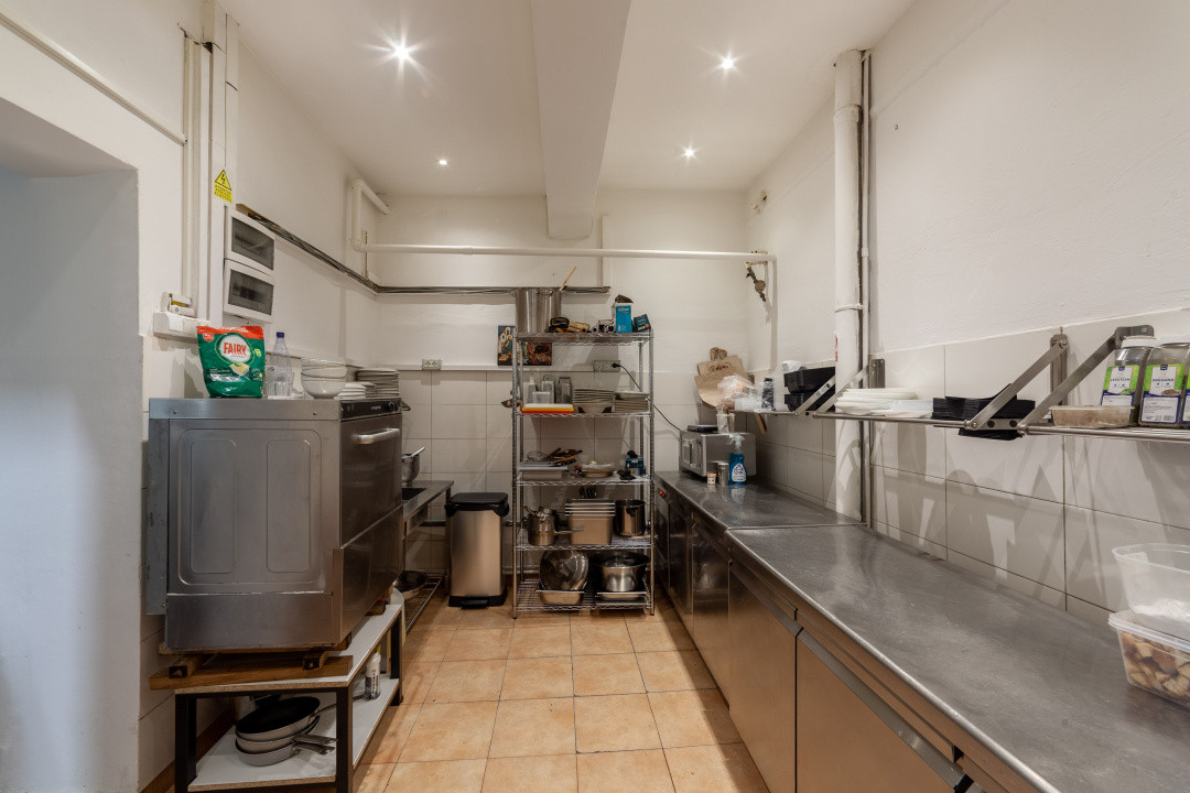 Se vinde afacere la cheie - Bistro complet funcțional, activ și profitabil 