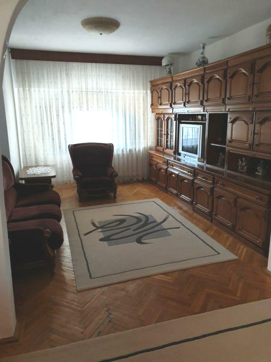 Apartament ultracentral, 3 camere, cu priveliste impresionanta, langa Mercur
