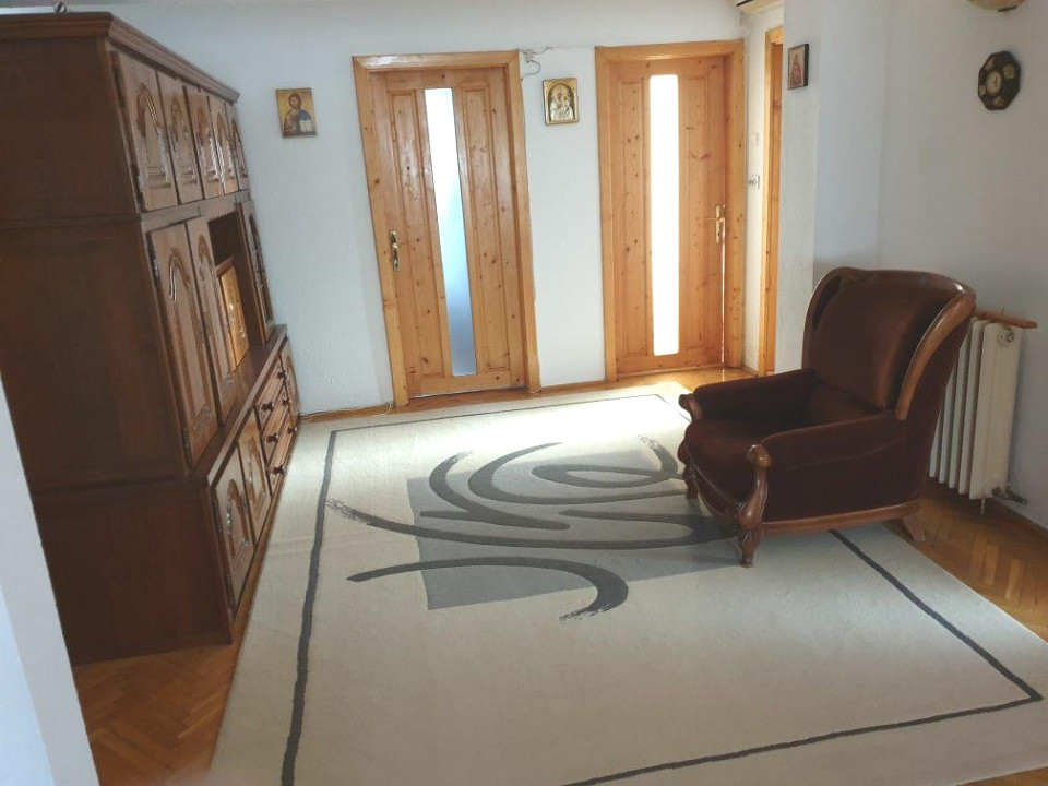 Apartament ultracentral, 3 camere, cu priveliste impresionanta, langa Mercur