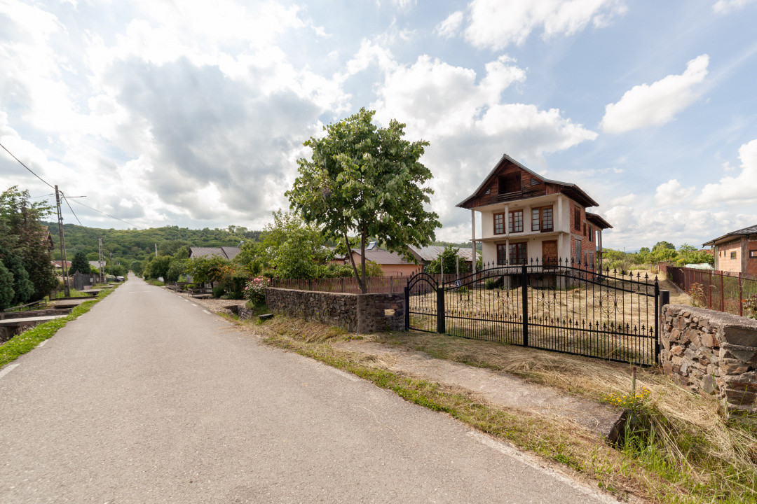Casa +teren 1093 mp Domnesti-Arges cu o panorama superba!