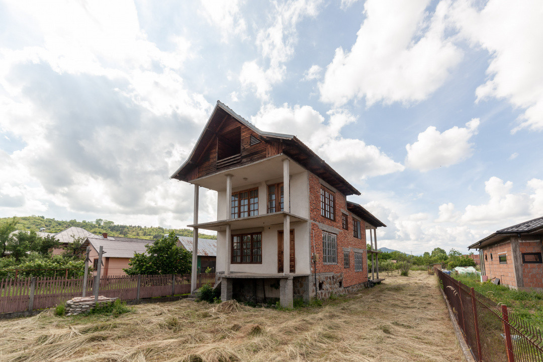 Casa +teren 1093 mp Domnesti-Arges cu o panorama superba!