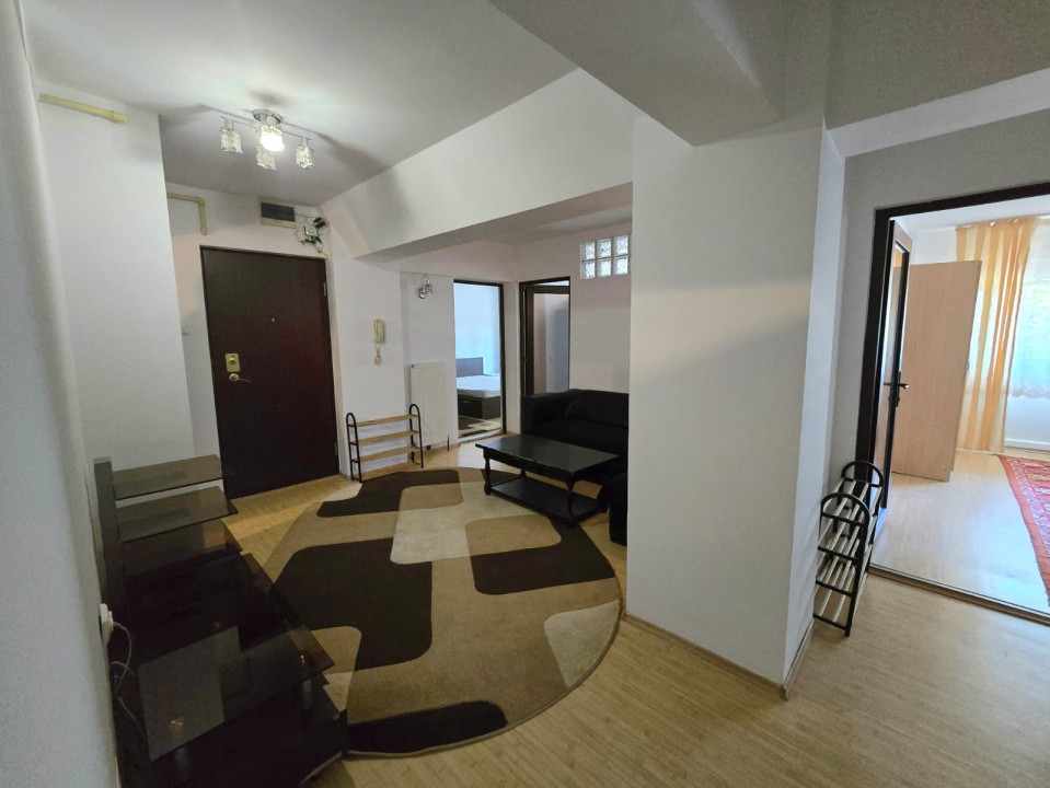 De Închiriat Apartament 4 camere Micro 16