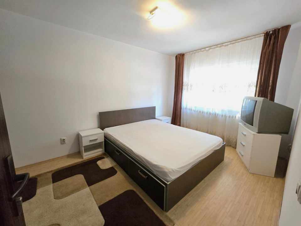 De Închiriat Apartament 4 camere Micro 16