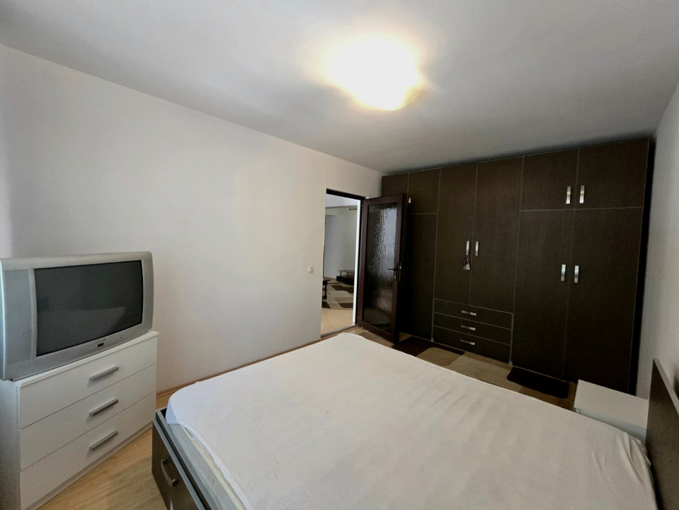 De Închiriat Apartament 4 camere Micro 16