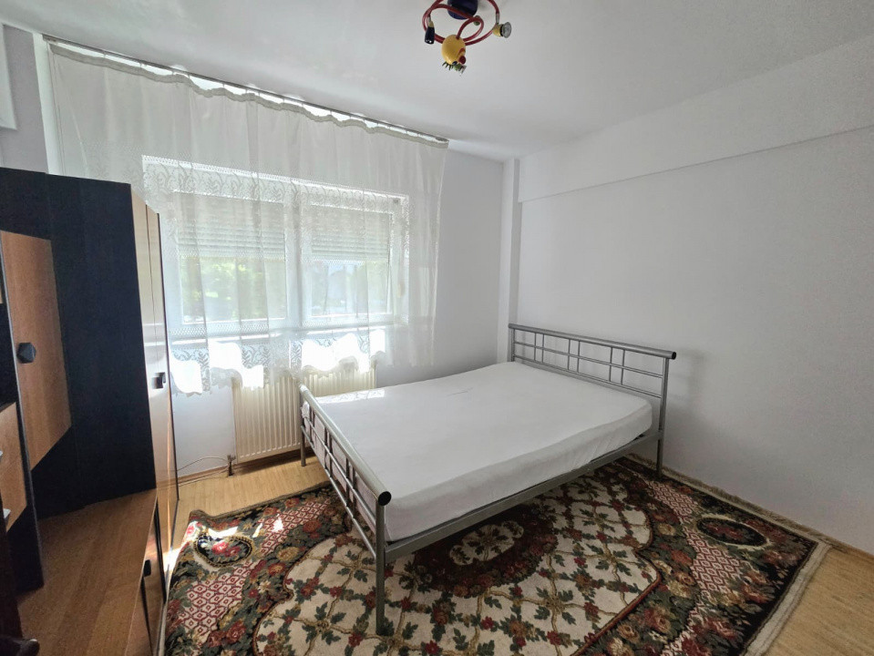 De Închiriat Apartament 4 camere Micro 16
