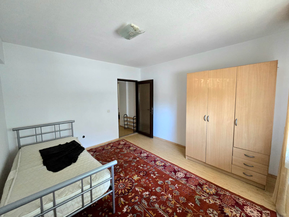De Închiriat Apartament 4 camere Micro 16