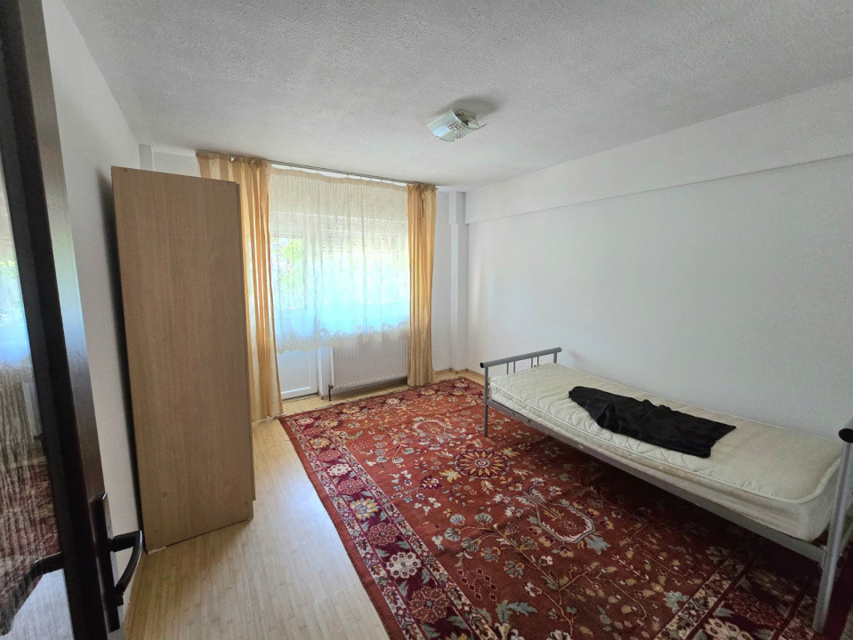 De Închiriat Apartament 4 camere Micro 16
