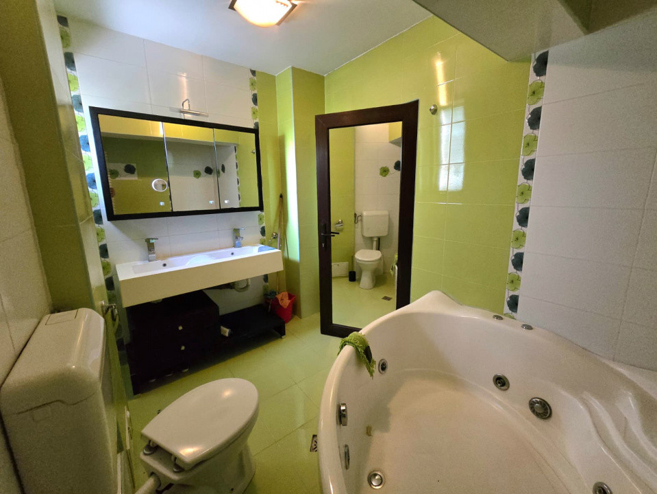 De Închiriat Apartament 4 camere Micro 16