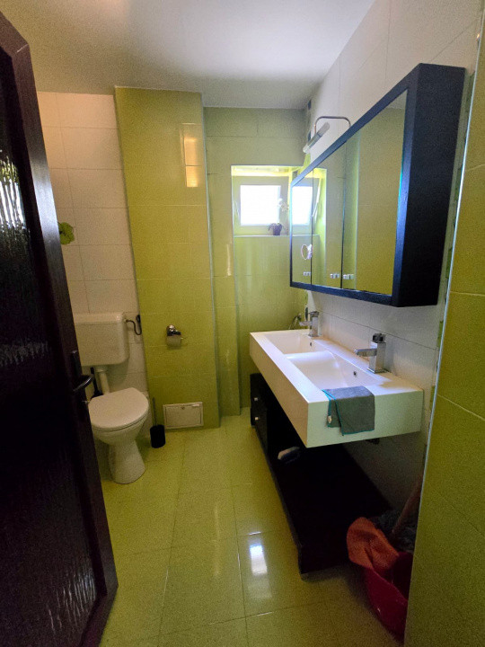 De Închiriat Apartament 4 camere Micro 16