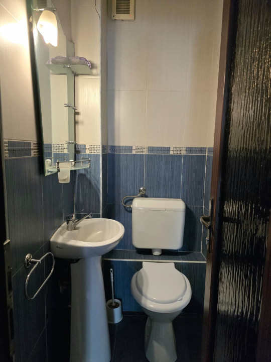De Închiriat Apartament 4 camere Micro 16