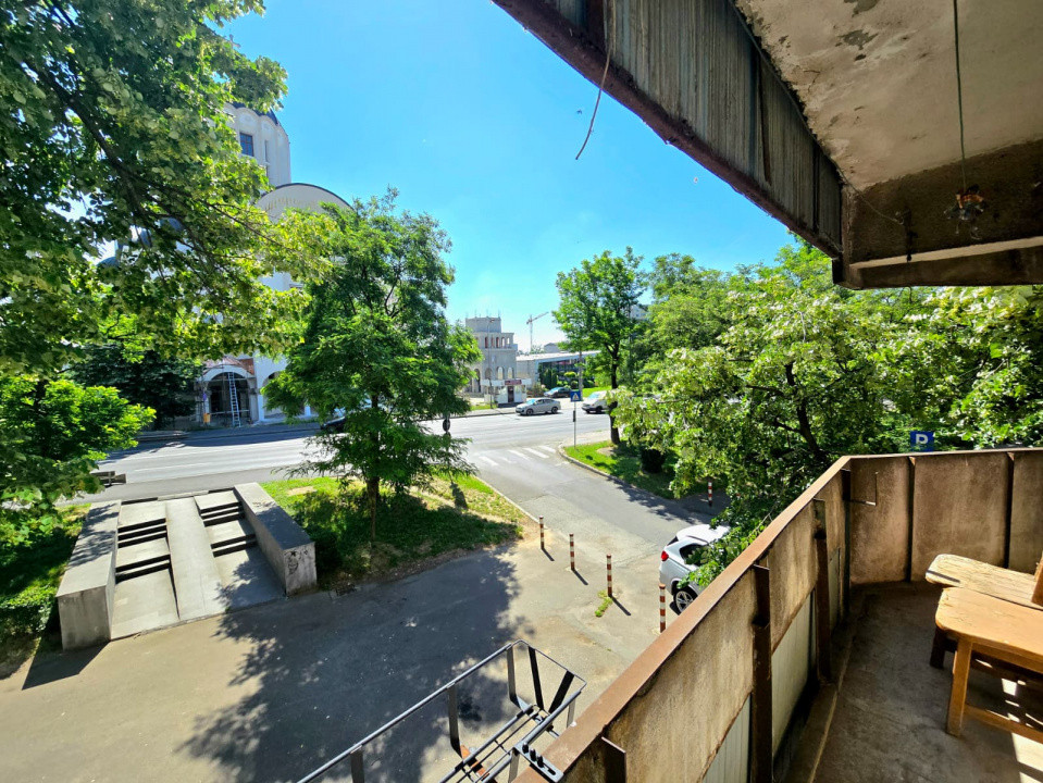 De Închiriat Apartament 4 camere Micro 16