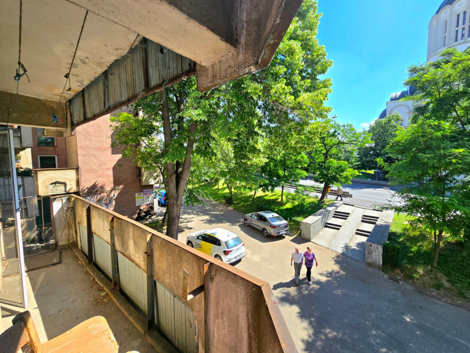 De Închiriat Apartament 4 camere Micro 16