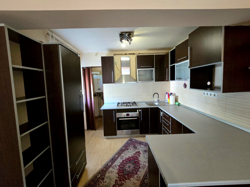 De Închiriat Apartament 4 camere Micro 16