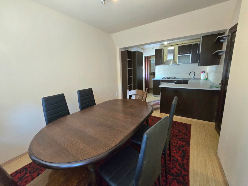 De Închiriat Apartament 4 camere Micro 16