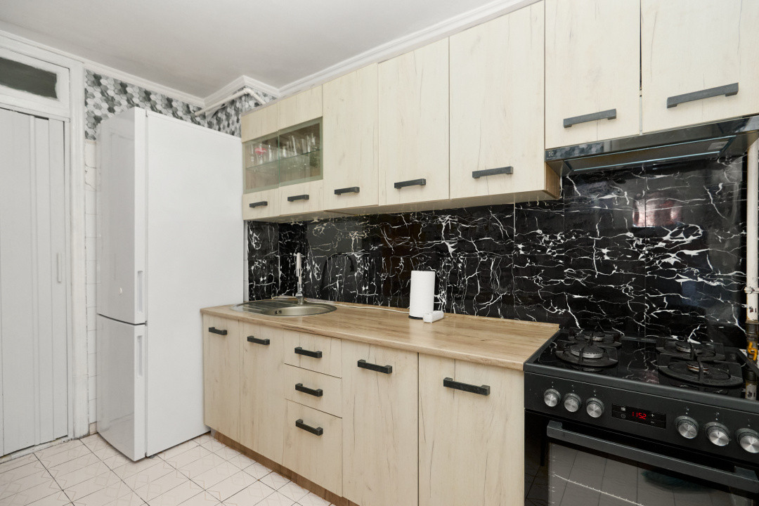 APARTAMENT 3 CAMERE -DECOMANDAT + LOC DE PARCARE - PITEȘTI