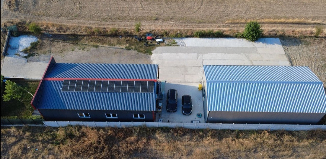 De vanzare proprietate Podari – 2 hale industriale + casa și spatiu recreativ