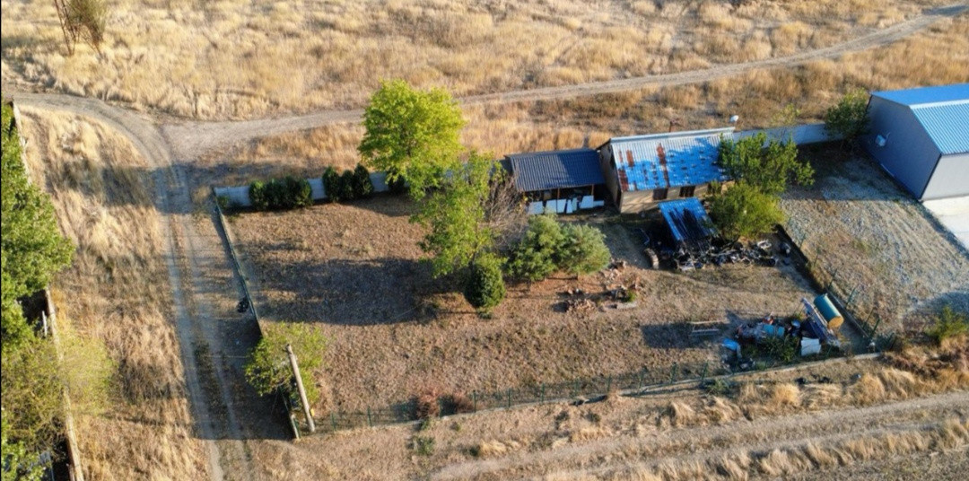 De vanzare proprietate Podari – 2 hale industriale + casa și spatiu recreativ