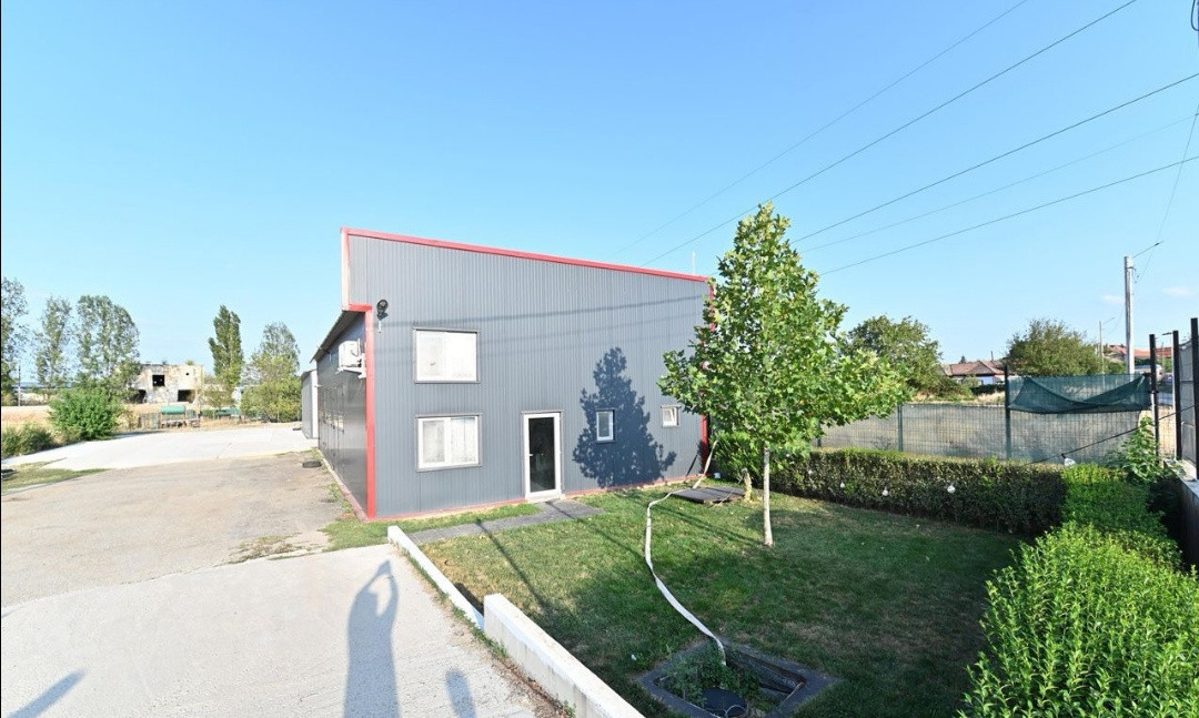 De vanzare proprietate Podari – 2 hale industriale + casa și spatiu recreativ