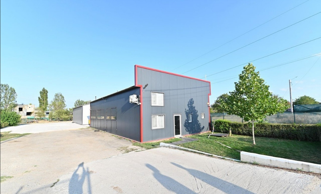 De vanzare proprietate Podari – 2 hale industriale + casa și spatiu recreativ