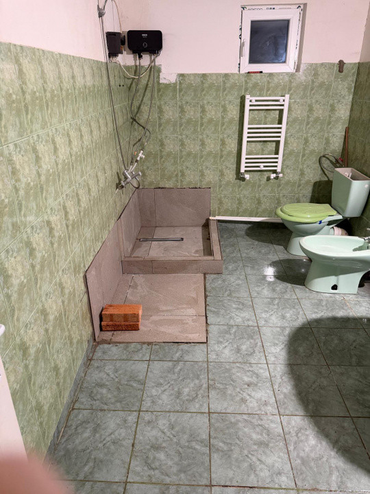 De vanzare proprietate Podari – 2 hale industriale + casa și spatiu recreativ
