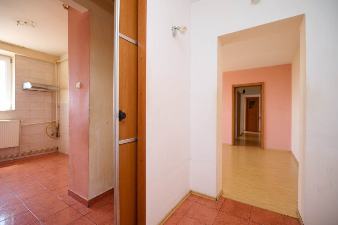  Apartament 4 Camere Semidecomandat | Craiovei | 3 Balcoane | Parcare