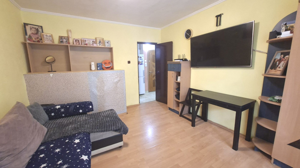 Apartament de 2 camere et.1 zona Piață Razboeni