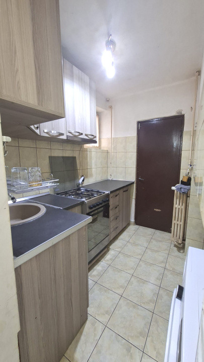 Apartament de 2 camere et.1 zona Piață Razboeni