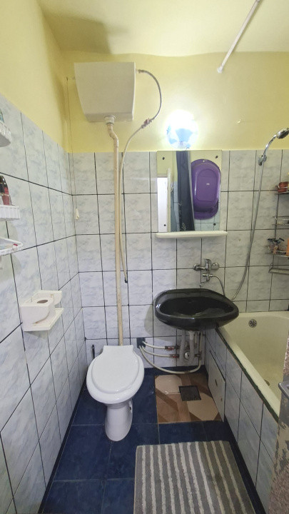 Apartament de 2 camere et.1 zona Piață Razboeni